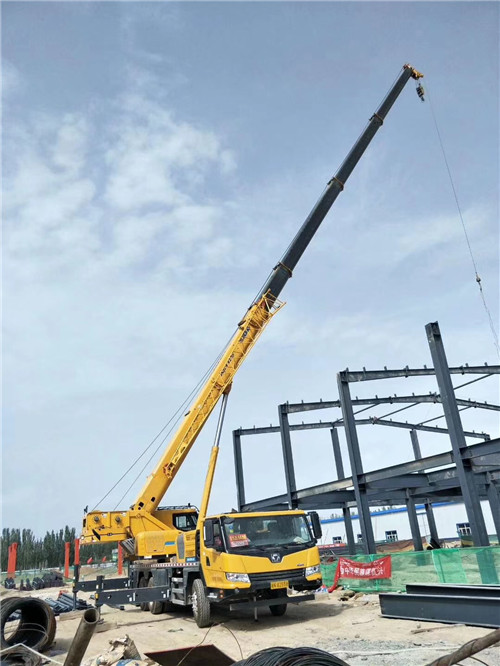 盐边县超高层建筑钢结构吊装案例